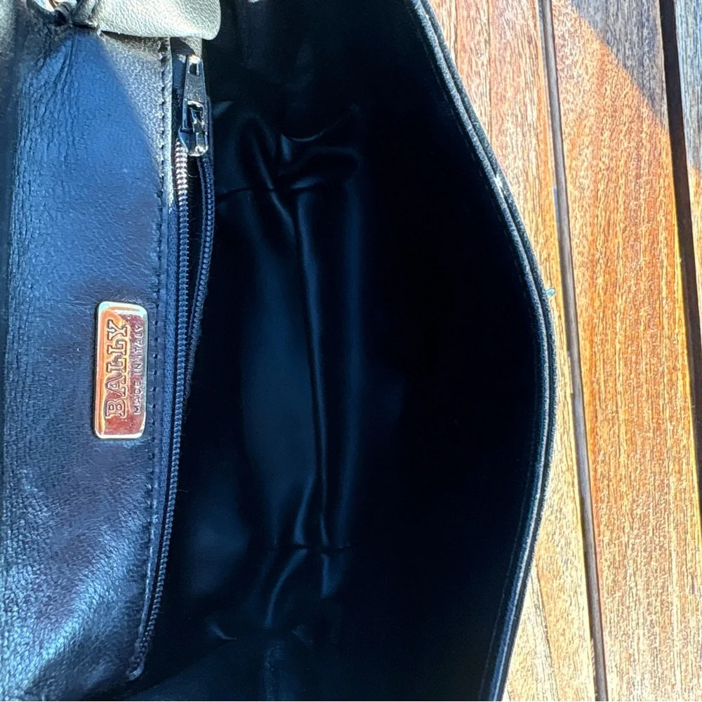 Bally Italian Leather | RARE Vintage Quilted Black Leather Bag | Unique Clasp - Picture 10 of 12